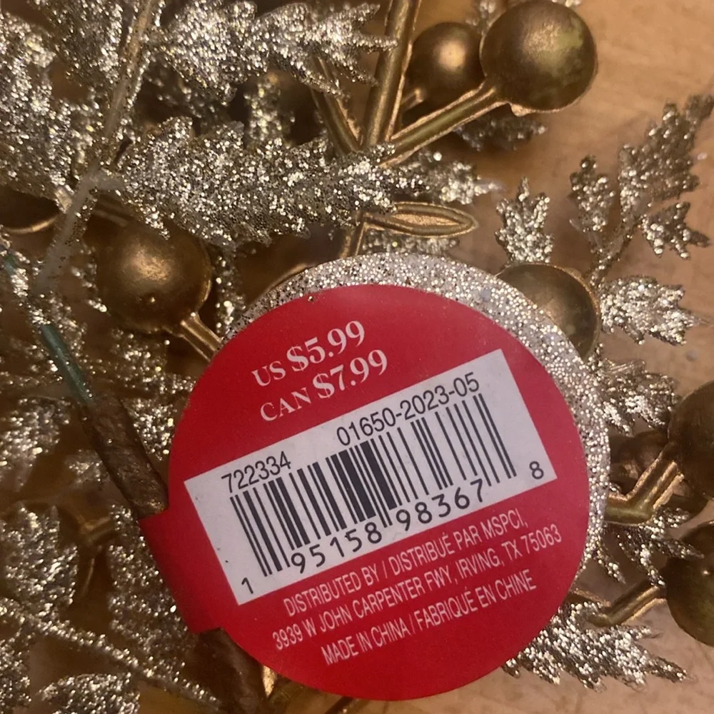 Wreath 12 in bundle with 2 gold color leaf picks. NWT Perfect holiday decor